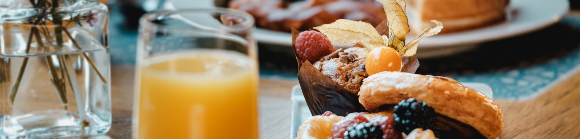 breakfast items on a plate