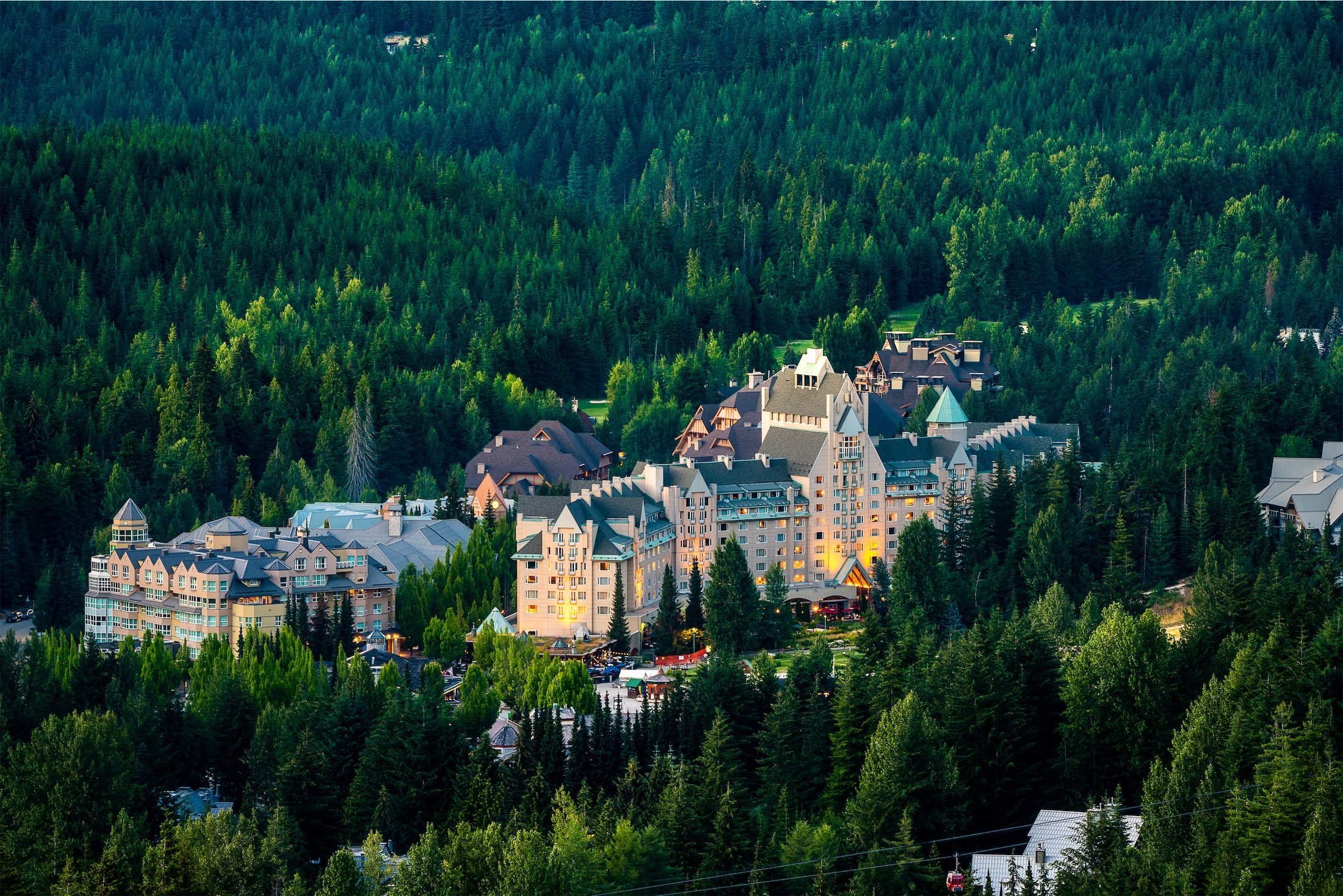 (c) Chateau-whistler.com