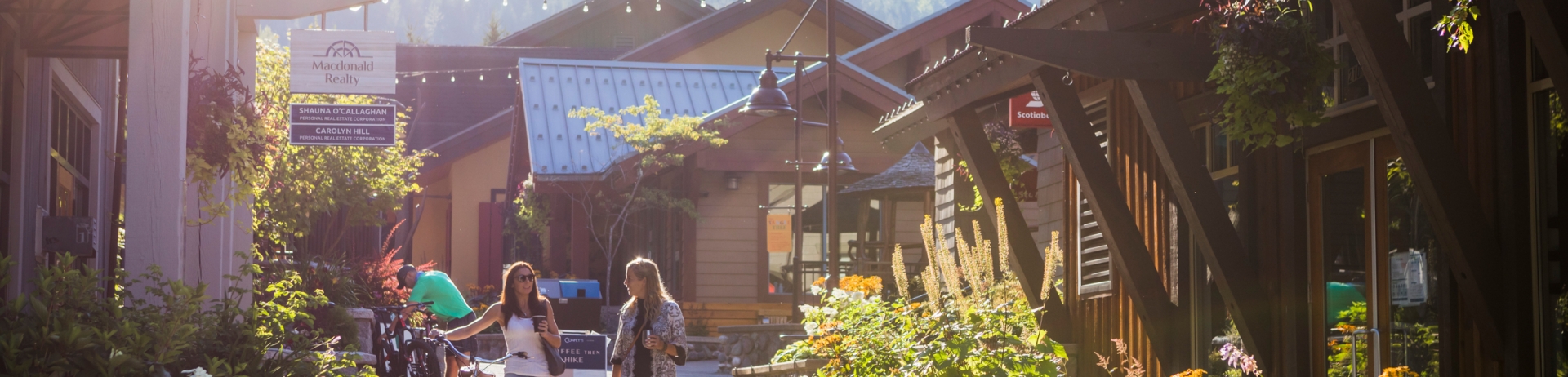 Creekside Village Shopping Local Summer
